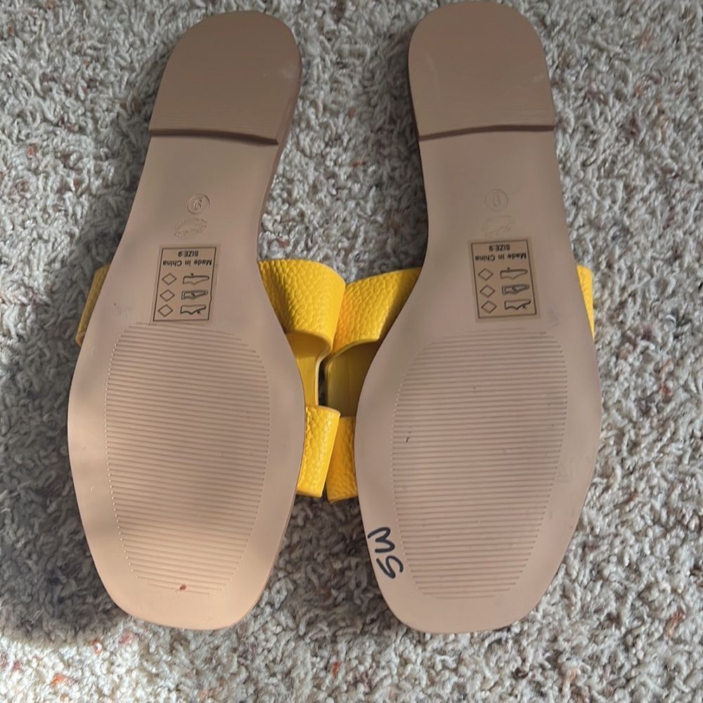 Shoe Republic LA Yellow Sandals - Picture 4 of 5
